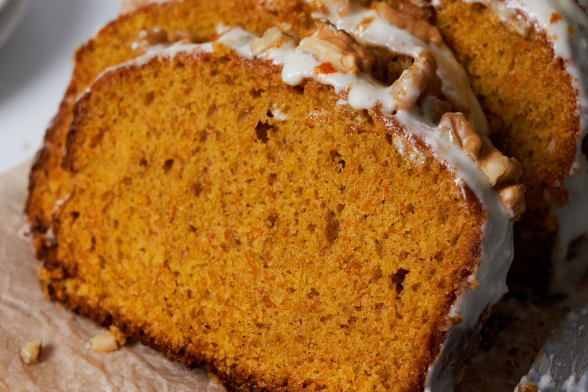 レシピ】季節の定番、スパイシーなキャロットケーキを手作りで